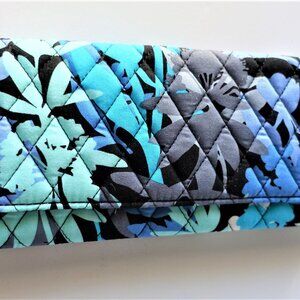 Vera Bradley trifold wallet blue green floral purse multiple pockets zipper wome